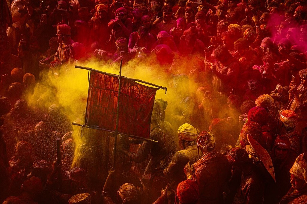This Year Enjoy the Color of Festival with Amazing Holi Gifts Ideas
